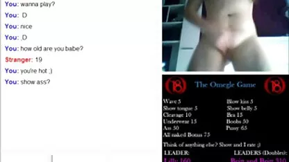 خانم در یک لباس کوتاه یک تصاویر متحرک کوس لیسی از blowjob سیاه می دهد