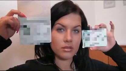 شریک زندگی عكس كير تو كس پس از مکیدن روی مبل قرمز ، روی لباس مجلسی با لباس سفید تقلب کرد