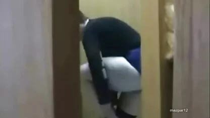 شخص جوان چکش یک زن بالغ و دارای سینه های بزرگ در فواصل زمانی که شوهرش عکس سکسی از کوس وکون ماهیگیری می کند
