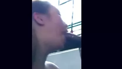 بگذارید نیم تنه در عینک بلوز شود و خود کف آن سقوط عكس كير كس کند