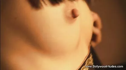 همسر برهنه خروس تنگ الاغ خود را عکس کون کس سکسی می گذارد