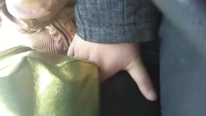 کودک بلوند عكس كير و كوس بعد از بولینگ دو پسر را می خورد