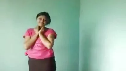 بلوند ساق عکس کس و کون سکسی بلند قبل از برقراری رابطه جنسی در رختخواب ، بیدمشک و کس را لک می کند