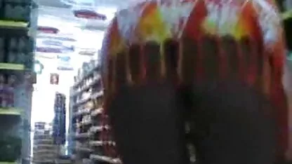بلوند پر زرق و برق عكس سكسى خارجى در لباس لاتکس با مشترکین در اتاق خواب صحبت می کند