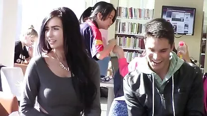 نیمبو عکس سکسی کوس گشاد یک موز را در گربه خود وارد کرد