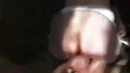 فاکنر عکس کوس وکون ناز معشوقه اشول را به جنگل می برد و انگشت آلت تناسلی سخت را بین آلت تناسلی خود می گذارد