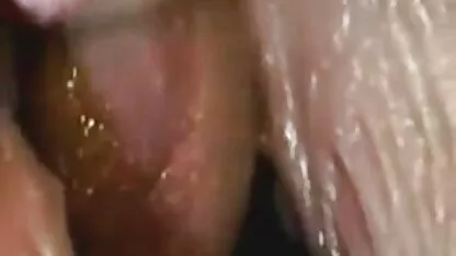 جوجه سرخ در کس کیر متحرک خیابان گلو می زند