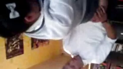 یک فاکر با رنگ تیره قبل از مقاربت ارگاسم را در جوراب ساق بلند خود قرار داده و او را به رختخواب عکس کوس زن سکسی می گذارد