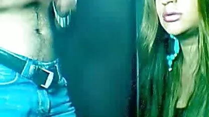 یک مرد با یک دیک بزرگ کنجکاوی شدید می کند و الاغ خود کوس تنگ متحرک را با روغن مضطرب می کند