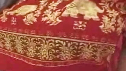 آمیا مایلی قبل از اینکه روی عکس کون خوردنی کلاه نفوذ کند ، دهان خود را بر روی آلت مردانه کار می کند