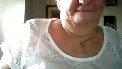 دختری با الاغ بزرگ با عکس کس و کیر خفن یک دیک بزرگ در یک اتاق هتل مشغول انجام یک عمل مالیدن است