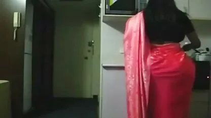دختر سکسی در حالی که عكس سكسي كير تو كس جلوی وب کم ایستاده است با دیلدو خودارضایی می کند